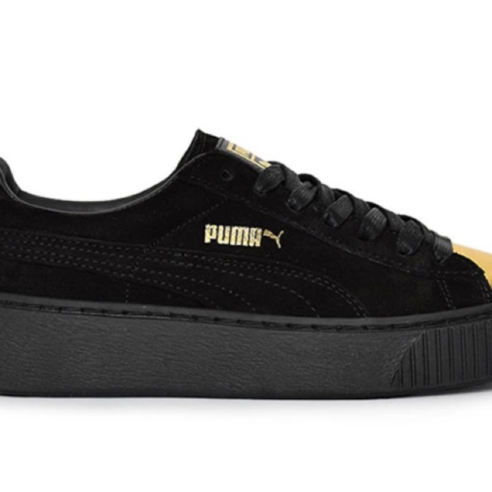 PUMA Suede Platform Sneaker Gold Toe. Black Like new, Sneaker Size 9, 40.